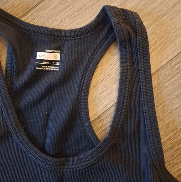 Nike Workout Top - Picture 2 of 2